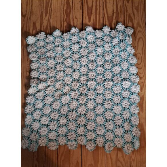 VTG Hand Crocheted 3D Daisy White and Teal Afghan Baby Blanket - Picture 1 of 3